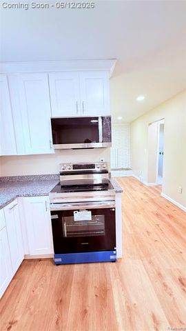 13051 Iowa Drive, Warren, MI 48088