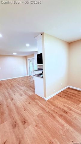 13051 Iowa Drive, Warren, MI 48088
