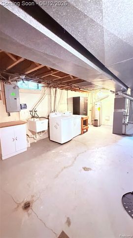 13051 Iowa Drive, Warren, MI 48088