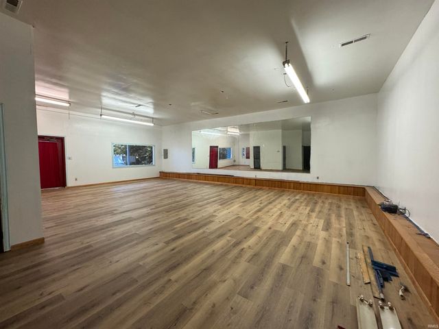 55057 Mayflower Road, South Bend, IN 46628