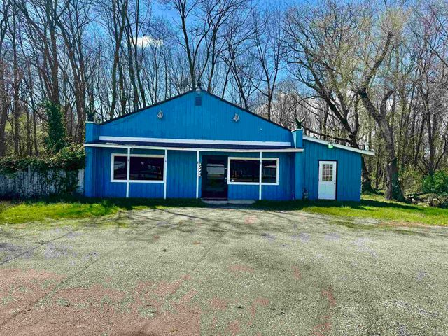 55057 Mayflower Road, South Bend, IN 46628