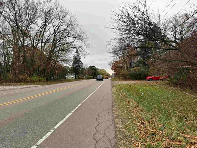 55057 Mayflower Road, South Bend, IN 46628