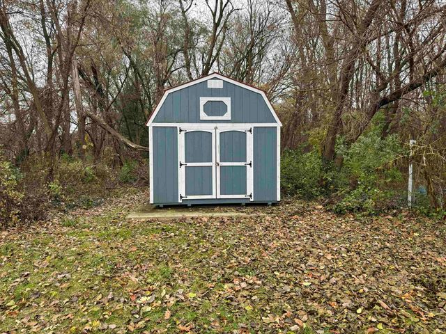 55057 Mayflower Road, South Bend, IN 46628