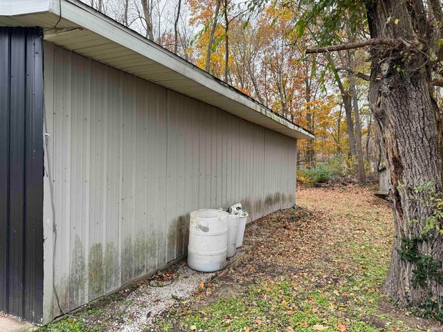 55057 Mayflower Road, South Bend, IN 46628