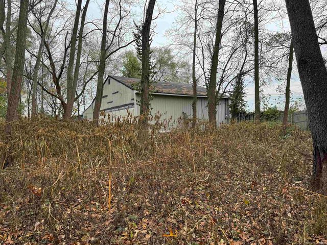 55057 Mayflower Road, South Bend, IN 46628