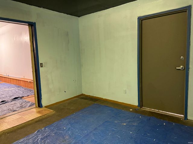 55057 Mayflower Road, South Bend, IN 46628