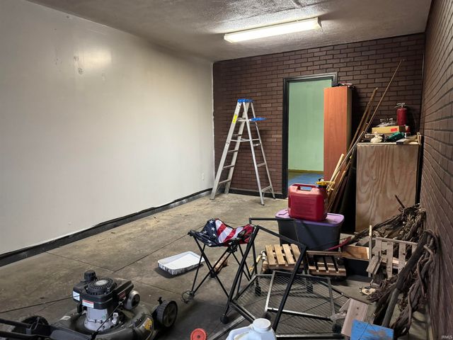 55057 Mayflower Road, South Bend, IN 46628