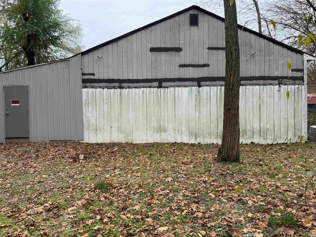 55057 Mayflower Road, South Bend, IN 46628