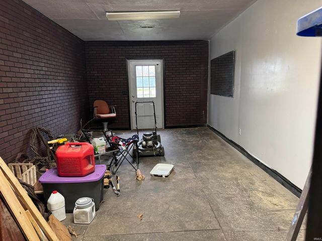 55057 Mayflower Road, South Bend, IN 46628