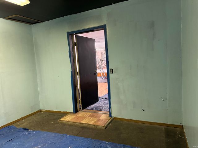 55057 Mayflower Road, South Bend, IN 46628