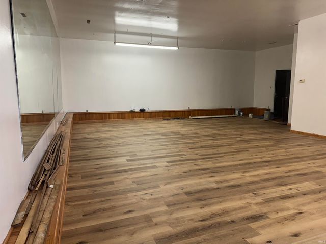 55057 Mayflower Road, South Bend, IN 46628