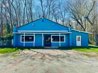 55057 Mayflower Road, South Bend, IN 46628