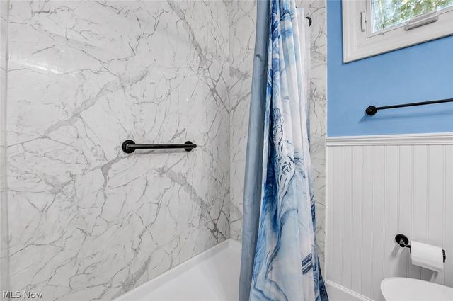 1369 Cranover Road, Lyndhurst, OH 44124