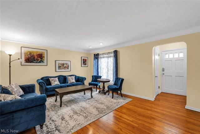 1369 Cranover Road, Lyndhurst, OH 44124