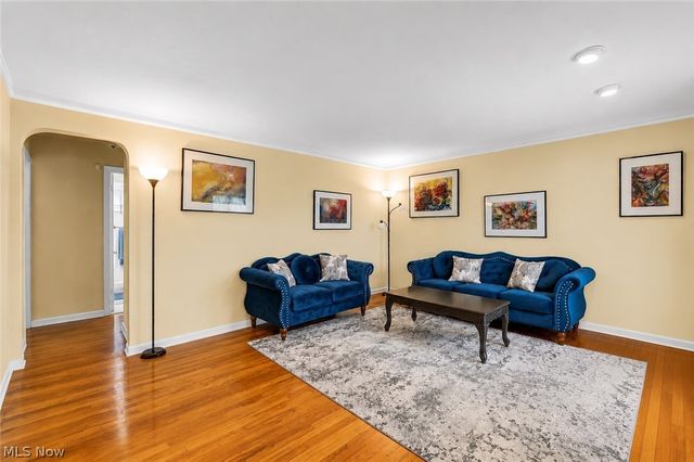 1369 Cranover Road, Lyndhurst, OH 44124