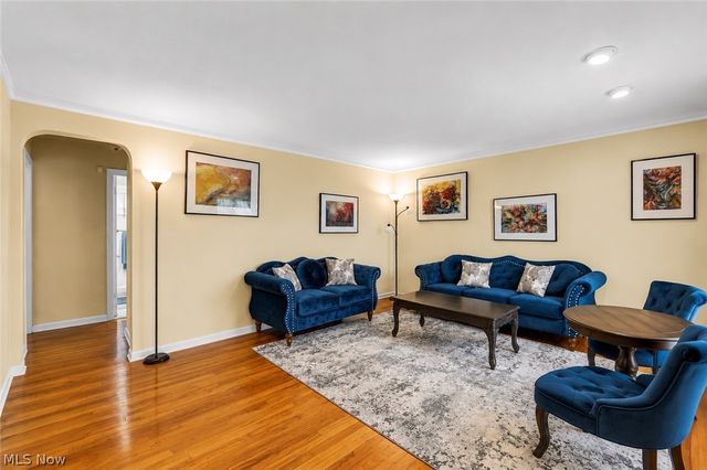 1369 Cranover Road, Lyndhurst, OH 44124