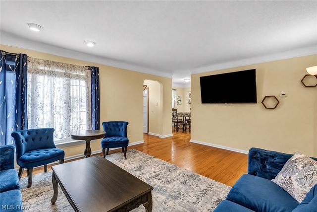 1369 Cranover Road, Lyndhurst, OH 44124