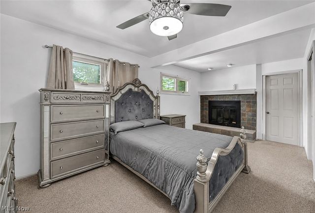 1369 Cranover Road, Lyndhurst, OH 44124
