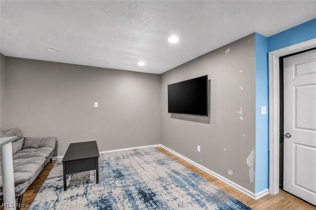 1369 Cranover Road, Lyndhurst, OH 44124