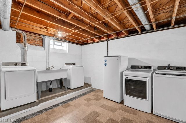 1369 Cranover Road, Lyndhurst, OH 44124