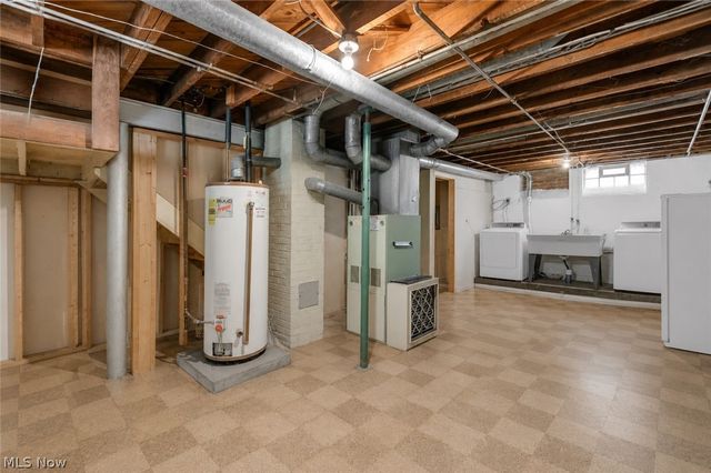 1369 Cranover Road, Lyndhurst, OH 44124