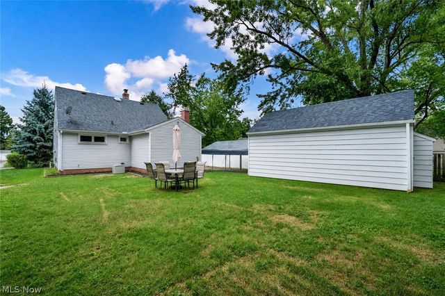 1369 Cranover Road, Lyndhurst, OH 44124