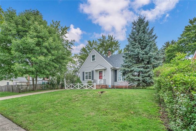 1369 Cranover Road, Lyndhurst, OH 44124