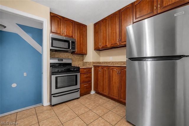 1369 Cranover Road, Lyndhurst, OH 44124