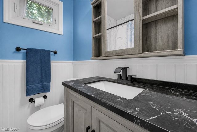 1369 Cranover Road, Lyndhurst, OH 44124