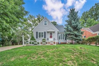 1369 Cranover Road, Lyndhurst, OH 44124