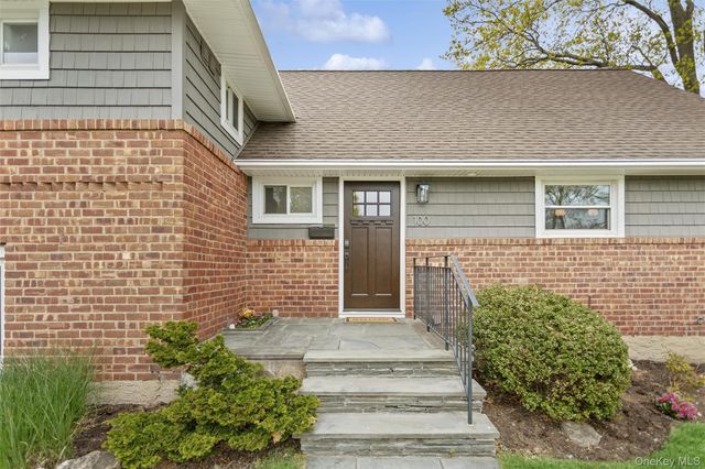 100 Westbury Avenue, Plainview, NY 11803