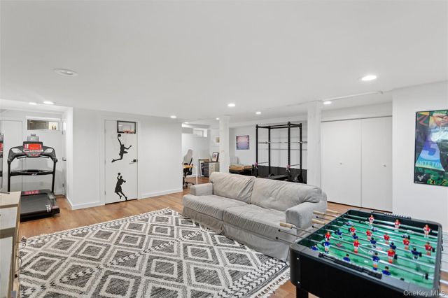 100 Westbury Avenue, Plainview, NY 11803