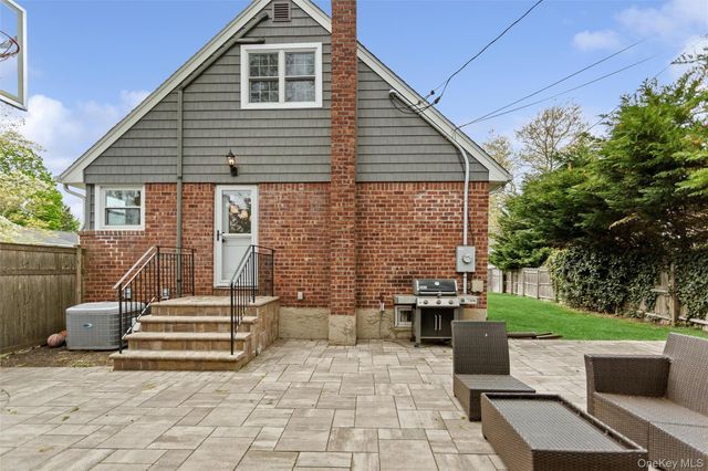 100 Westbury Avenue, Plainview, NY 11803