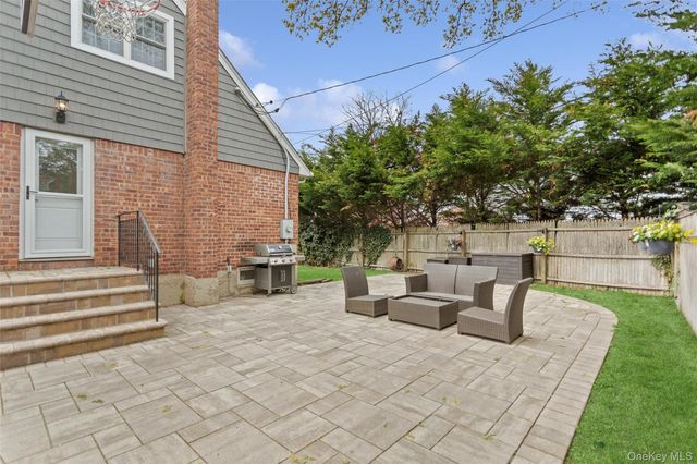 100 Westbury Avenue, Plainview, NY 11803