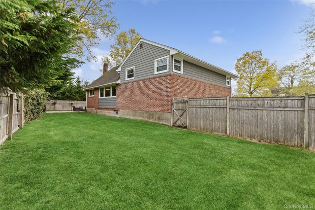 100 Westbury Avenue, Plainview, NY 11803