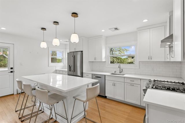 100 Westbury Avenue, Plainview, NY 11803