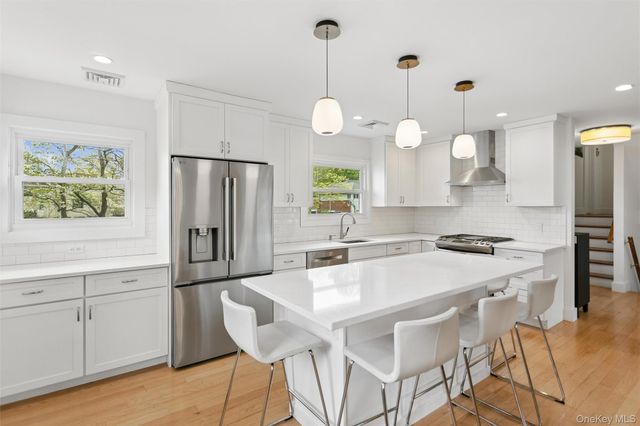 100 Westbury Avenue, Plainview, NY 11803