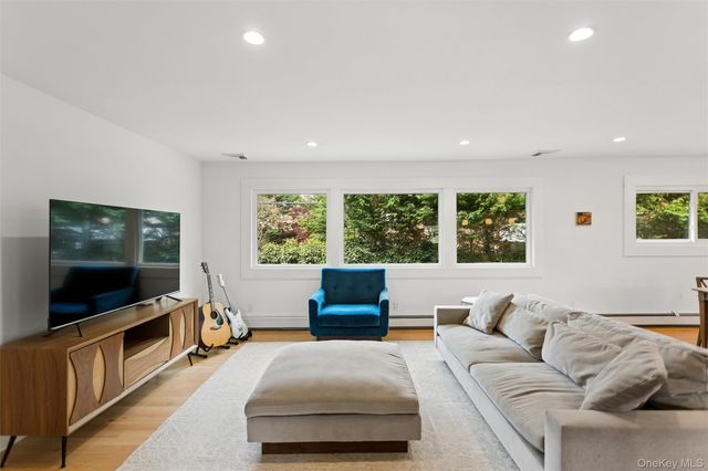 100 Westbury Avenue, Plainview, NY 11803