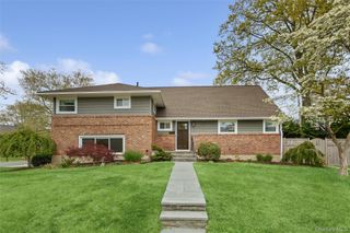 100 Westbury Avenue, Plainview, NY 11803