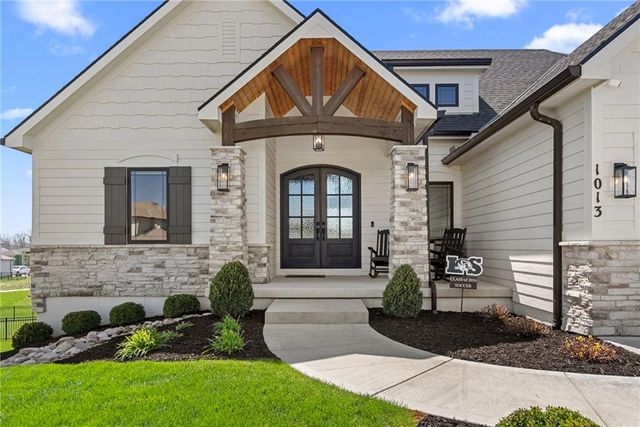 1013 Old Hickory Road, Greenwood, MO 64034
