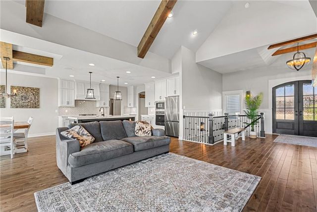 1013 Old Hickory Road, Greenwood, MO 64034
