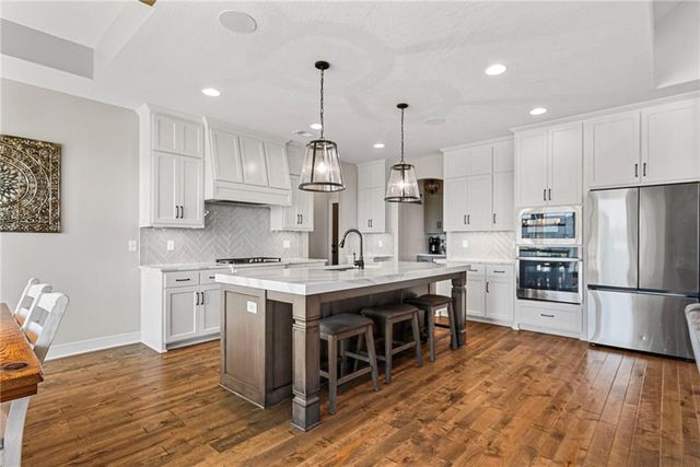 1013 Old Hickory Road, Greenwood, MO 64034