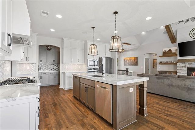 1013 Old Hickory Road, Greenwood, MO 64034