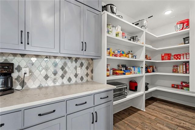 1013 Old Hickory Road, Greenwood, MO 64034
