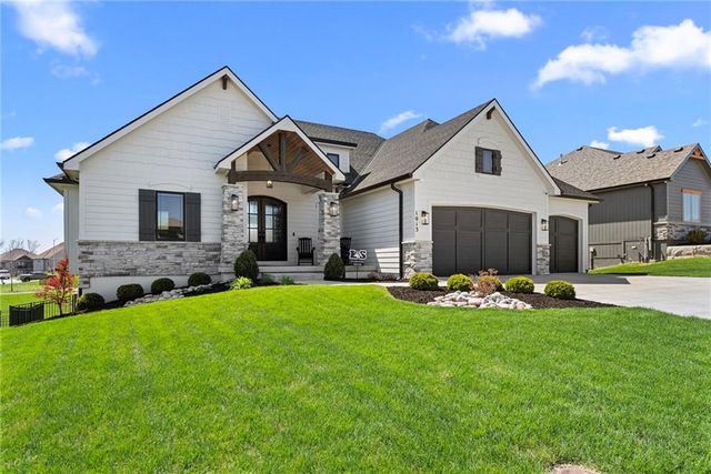 1013 Old Hickory Road, Greenwood, MO 64034