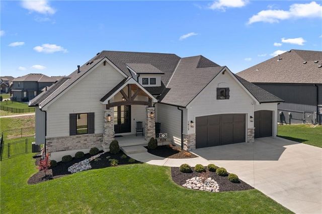 1013 Old Hickory Road, Greenwood, MO 64034
