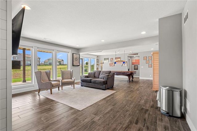 1013 Old Hickory Road, Greenwood, MO 64034