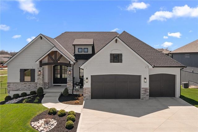 1013 Old Hickory Road, Greenwood, MO 64034