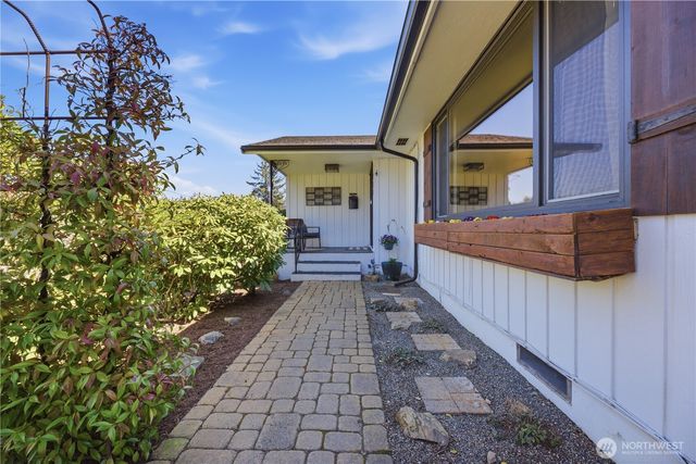 704 Fir Park Lane, Fircrest, WA 98466