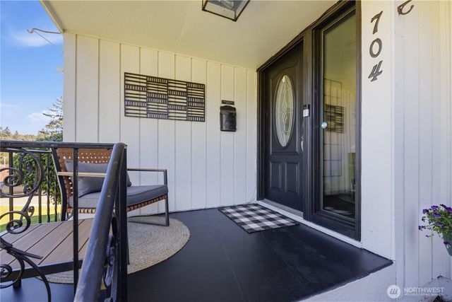 704 Fir Park Lane, Fircrest, WA 98466